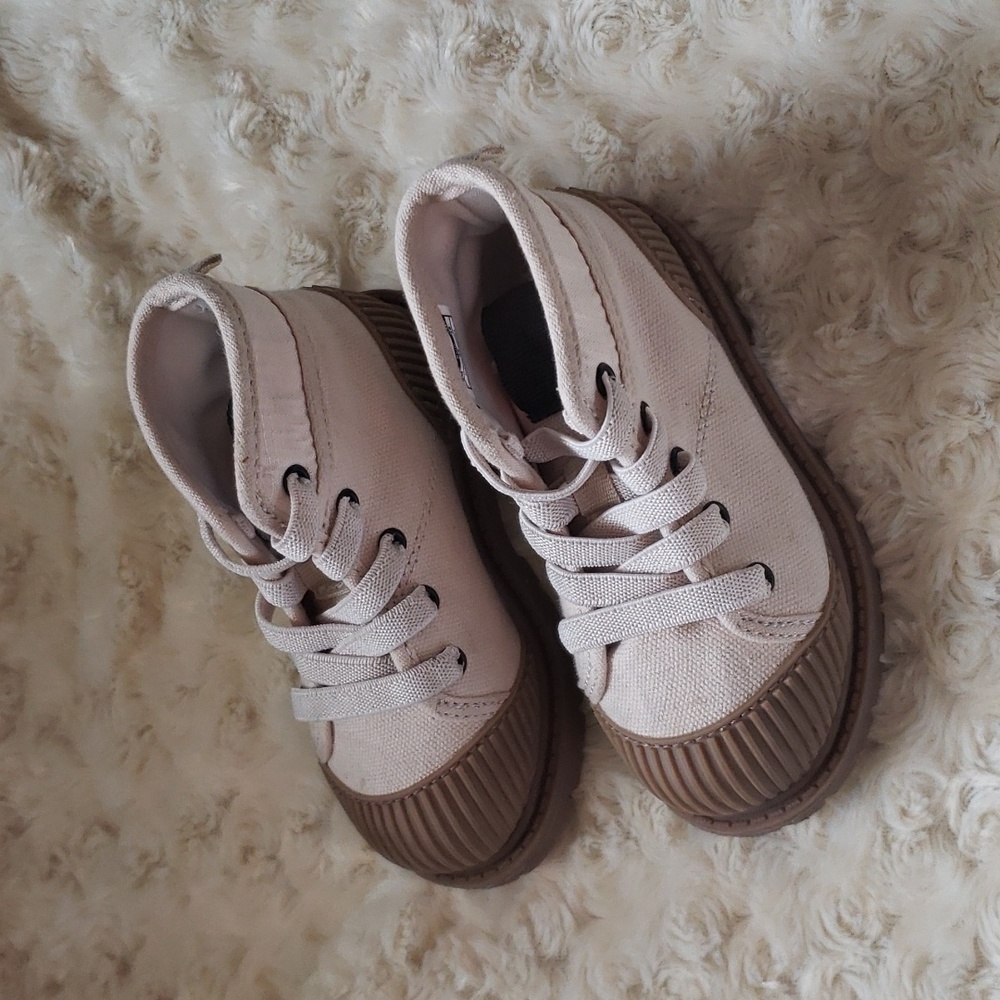 Childrens Shoes, Carters, size 6, cream